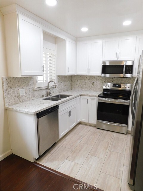 Foto del edificio - 6333 Bright Ave