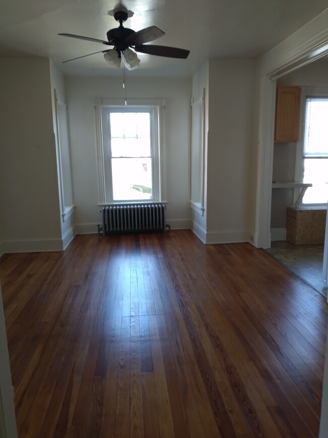 2nd Room - 519 Reynolds Ave