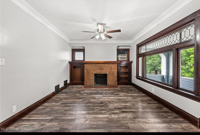 Foto del edificio - 3352 W 131st St