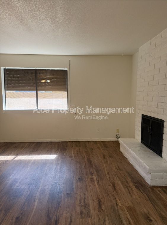 Foto del edificio - 1015 N Iowa St