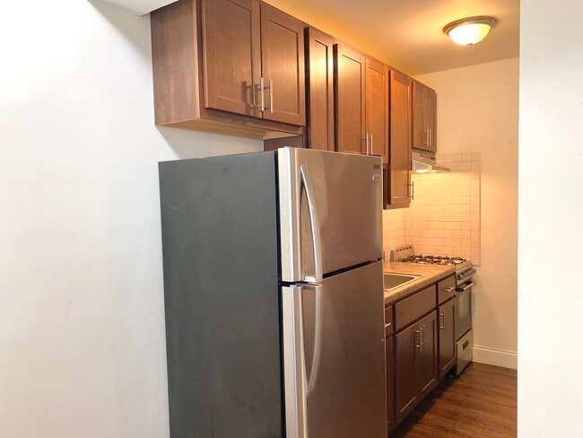 4756 Maplewood Estudio grande - 4756 N. Maplewood Ave.