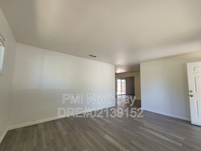 Foto del edificio - 1325 Canterbury Dr