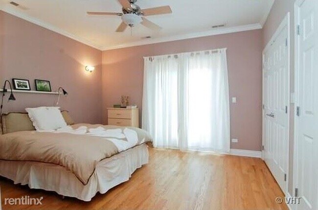 Building Photo - 2 br, 2 bath Condo - 1441 W Wicker Park