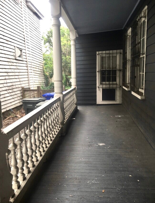 Building Photo - 247 Coming St