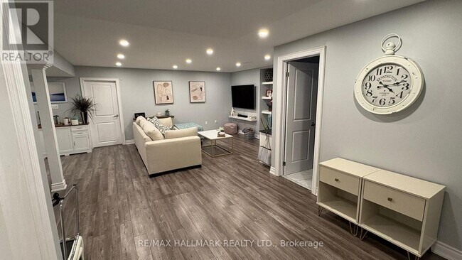 Building Photo - 21 Ladder Cres