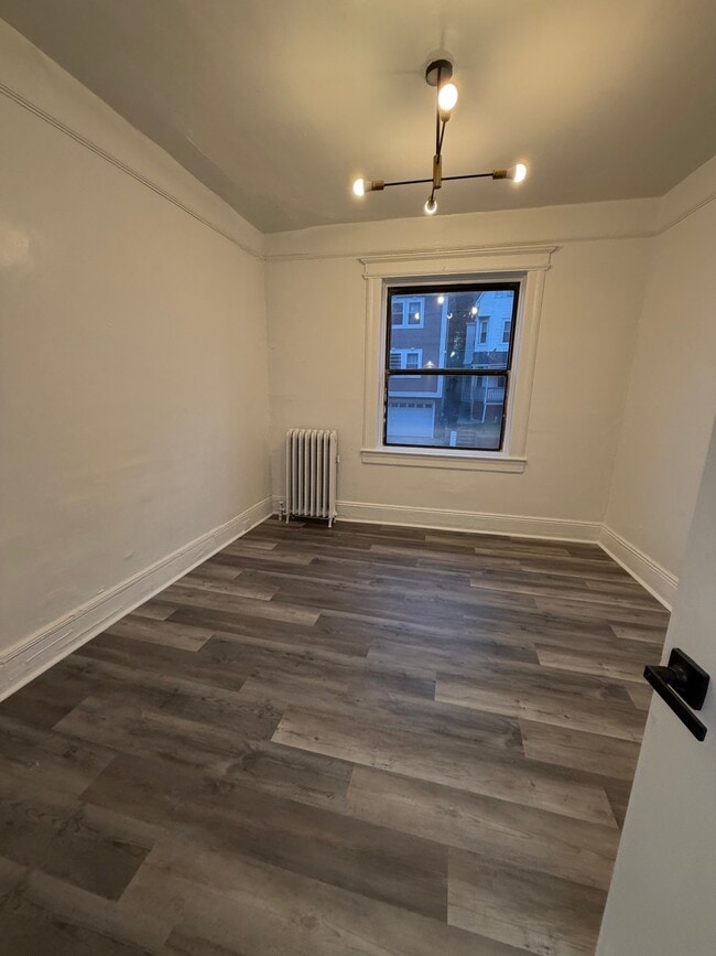 Building Photo - 66 N Grove St