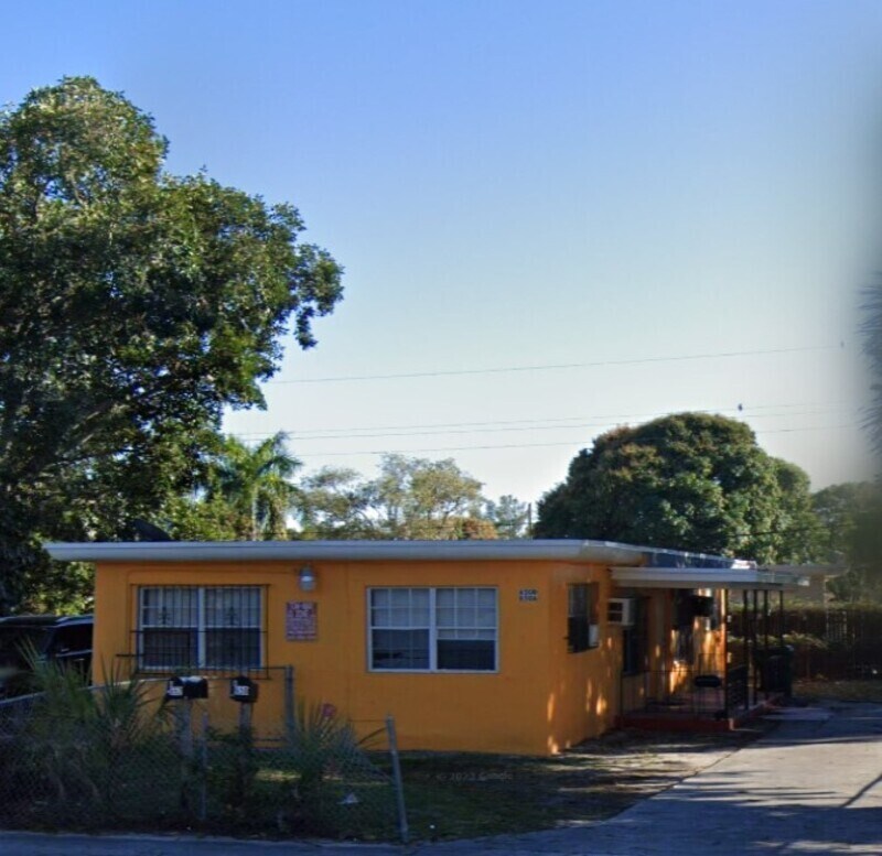 Foto del edificio - 652 Oriental Blvd