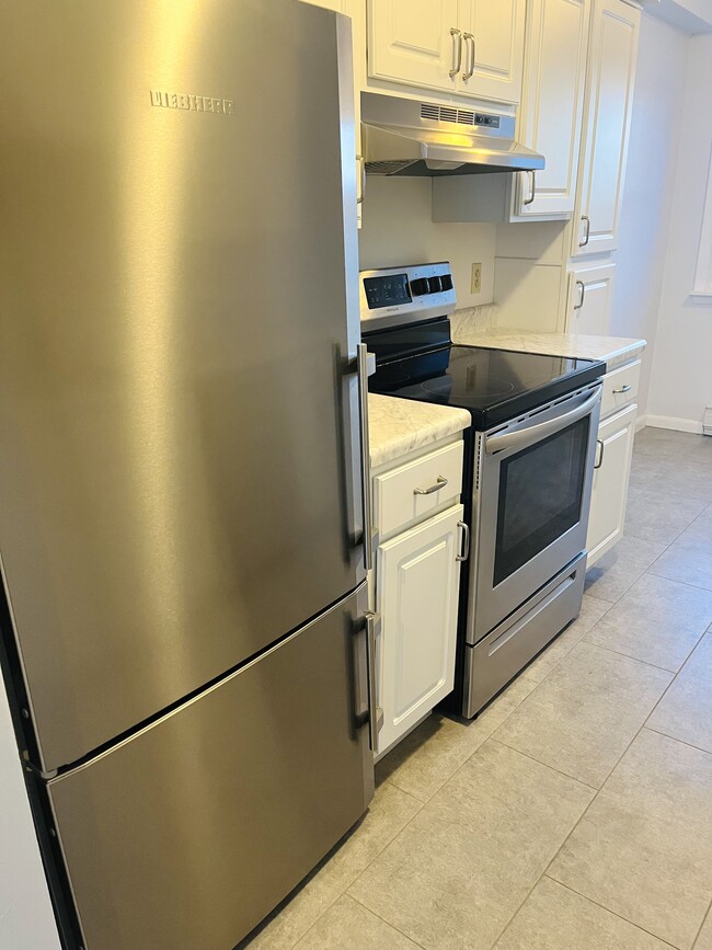 Foto del edificio - 41C White Farms Rd