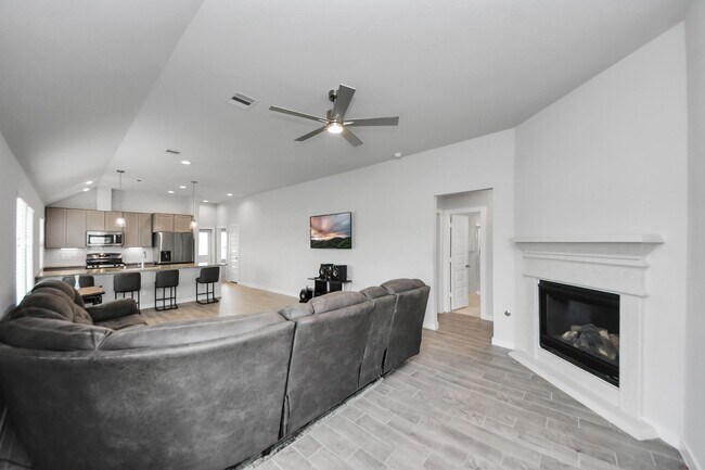 Foto del edificio - 2643 Oakleaf Ash Ln