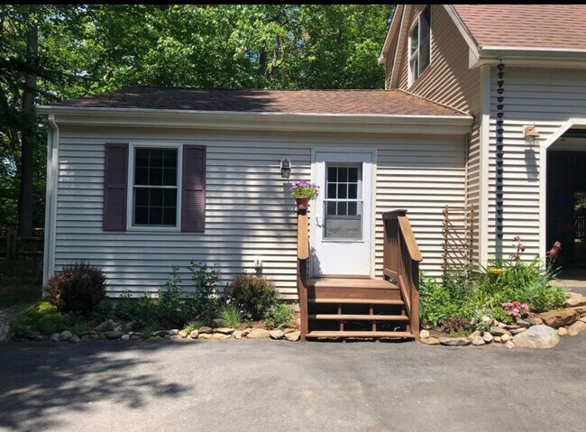Building Photo - 0 Rosewood Ln