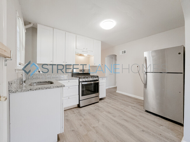 Building Photo - Charming 4 Bedroom in Saint Louis!