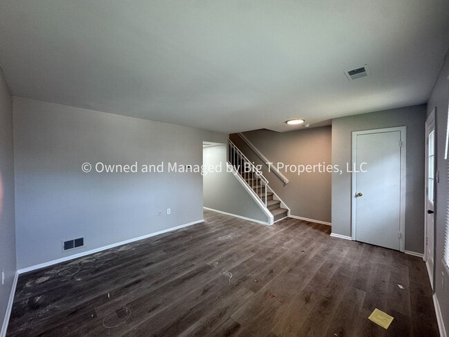 Building Photo - Coming soon* Cute Townhouse between Woodbridge and Triangle