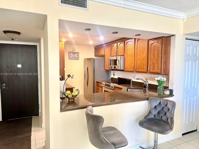 Foto del edificio - 20335 W Country Club Dr