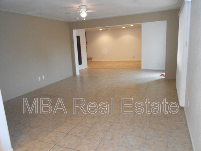 Foto del edificio - 1849 E 8th Ave