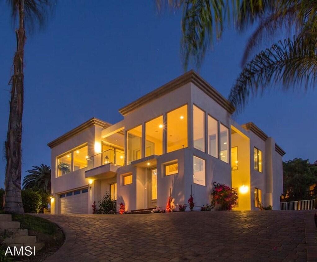 Primary Photo - 5 br, 4 bath House - 2075 Torrey Pines Rd ...