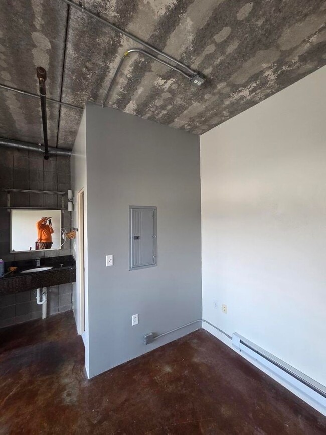 Building Photo - Modern Pet-Friendly 1-Bedroom Condo in Prime Salt Lake City Location with In-Unit Washer/Dryer & ...