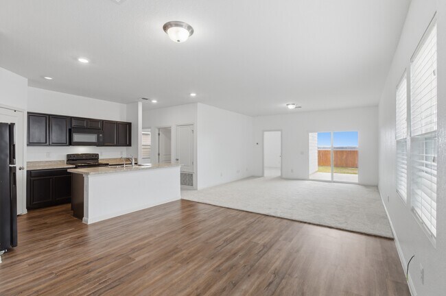 Foto del edificio - 211 Shiro Dr