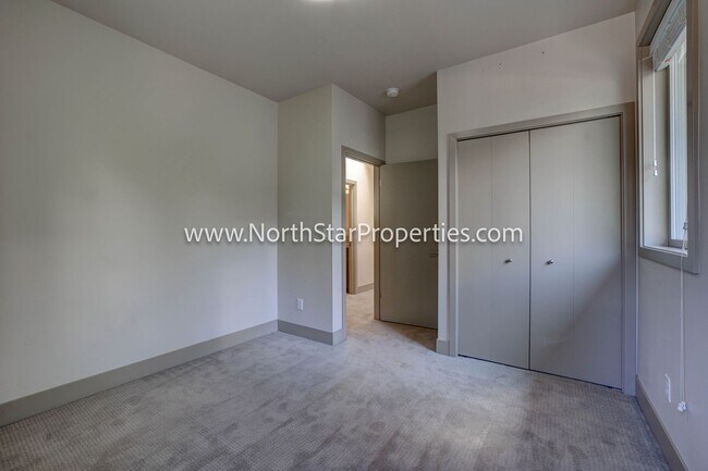 Foto del edificio - Town home located in west side Bend