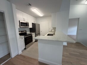 Building Photo - 14880 Pleasant Bay Ln