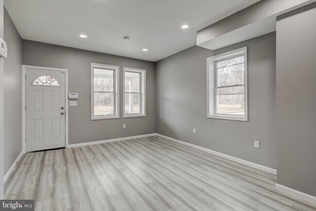 Building Photo - 3911 Towanda Ave