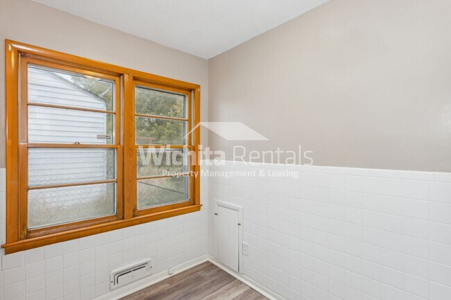 Foto del edificio - 3 BD/1 BA home near Friends University!