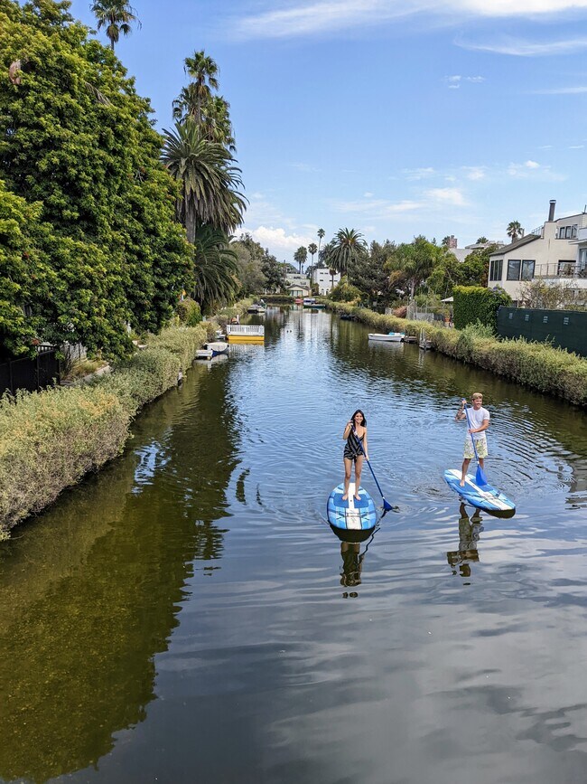 Venice Canals & Beach Guest House - 411 Linnie Canal