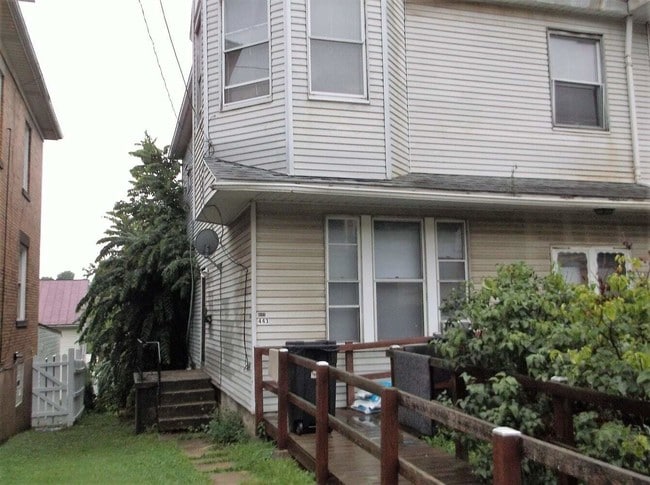 Entrance - 443 Allison Ave