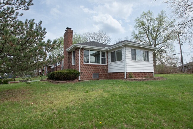 Building Photo - 956 Fontaine Pl