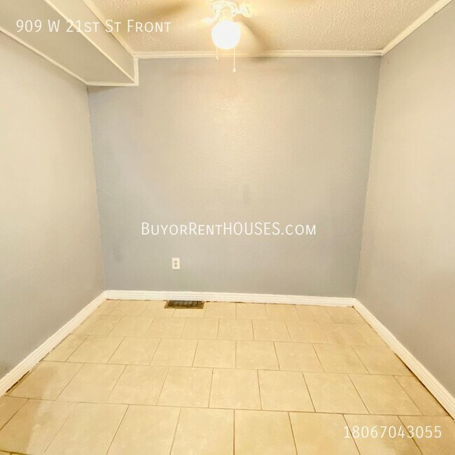 Building Photo - RENT is $1,250+ Pay $0 deposit at Move-In,...