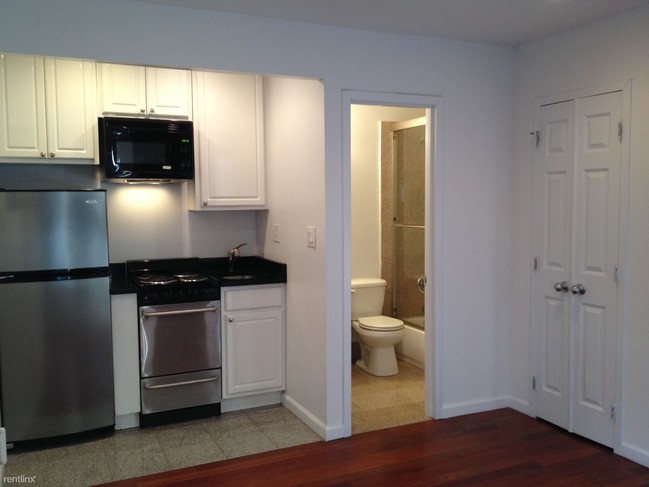 Building Photo - Studio, 1 bath  - 108 Greenwich Ave