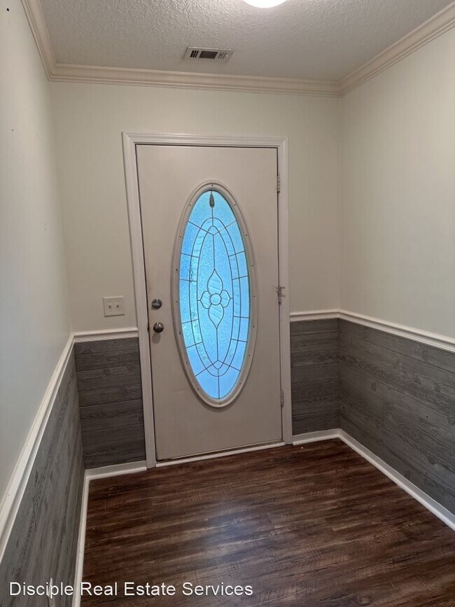 Foto del edificio - 3 br, 2 bath House - 305 Elm Road