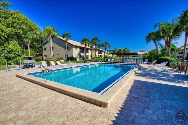 Foto del edificio - 340 3 Lakes Ln