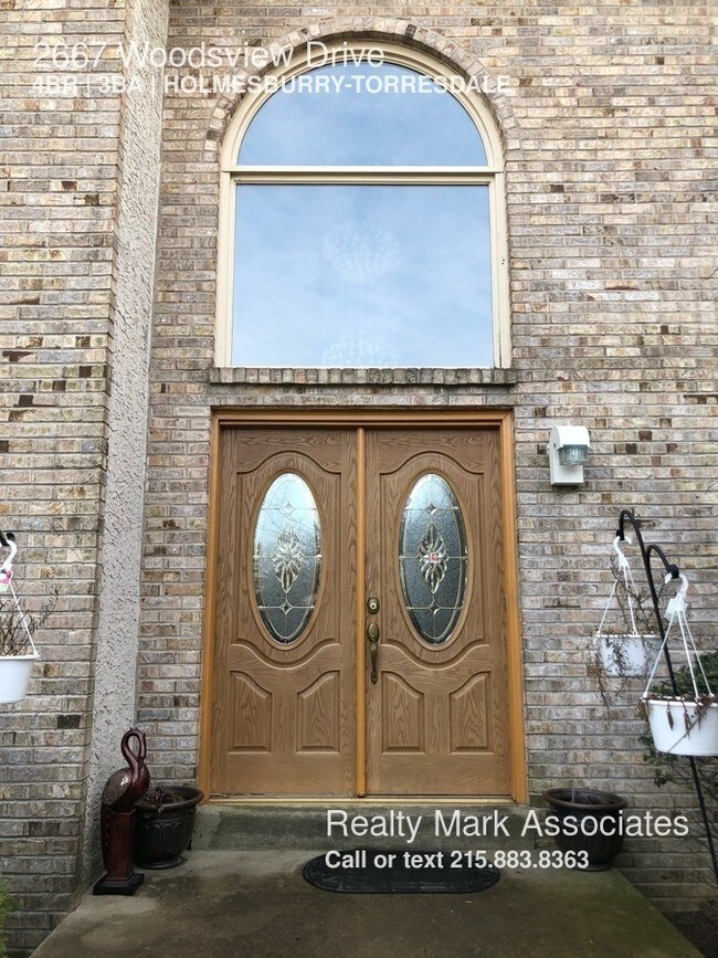 Building Photo - 2667 Woodsview Dr