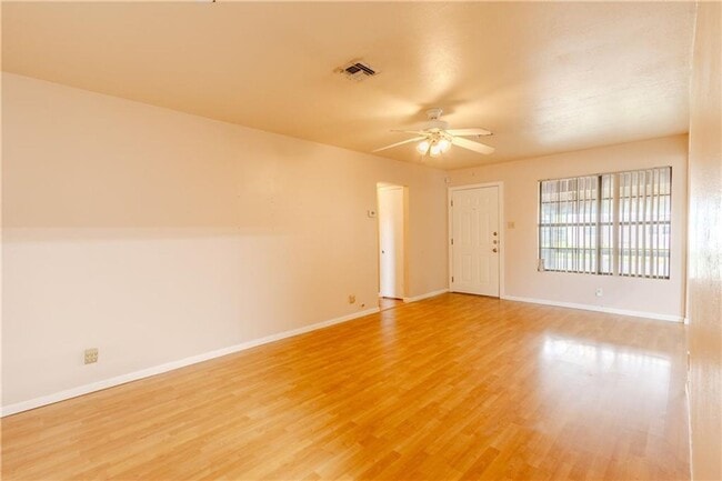Building Photo - Beautiful 3-Bedroom, 2-Bath Rental Home Av...
