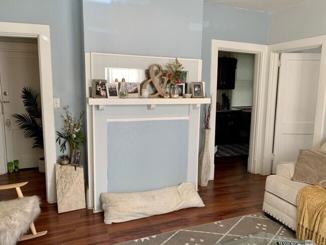 Foto del edificio - NEWLY RENOVATED 2 BEDROOM IN THE HEART OF MOUNT WASHINGTON! $1200/month rent special for 18 month...