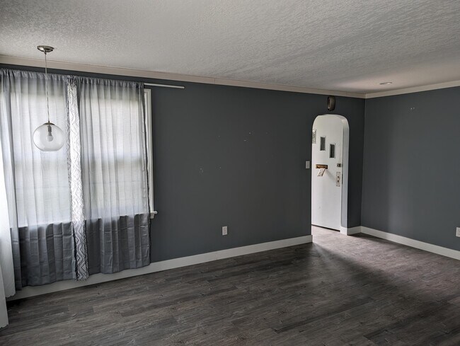 Building Photo - 45723 Lewis Ave