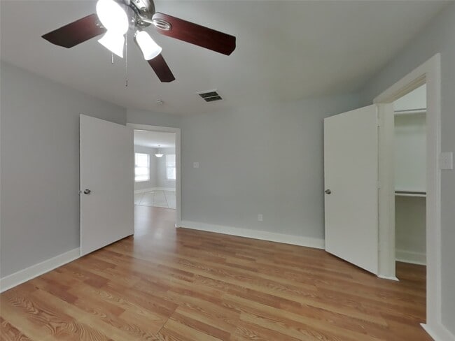 Foto del edificio - 6346 Hall Pond Ct