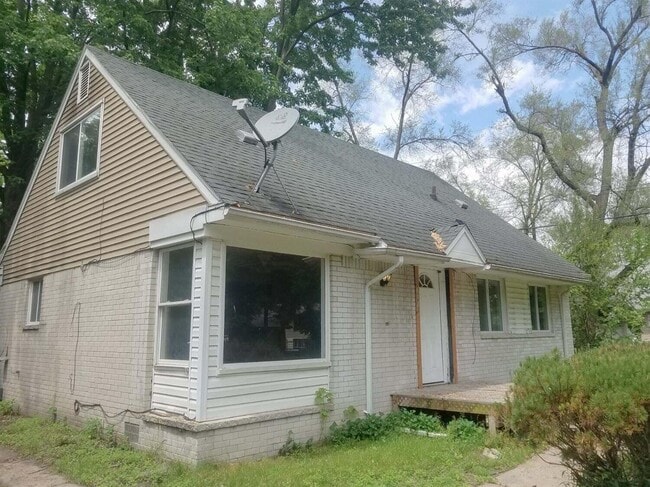Building Photo - 678 Cayuga St