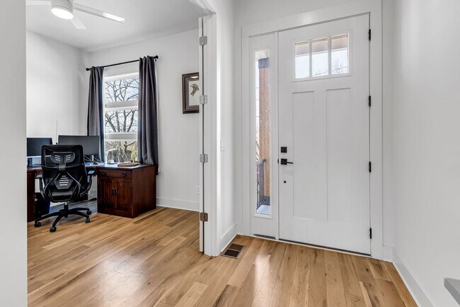 Foto del edificio - 6107 Cowden Ave
