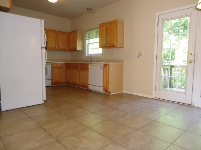 Building Photo - 417 Oakhall Dr