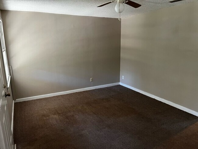 Building Photo - 3BD/2B Home Close to the Northside of Vald...