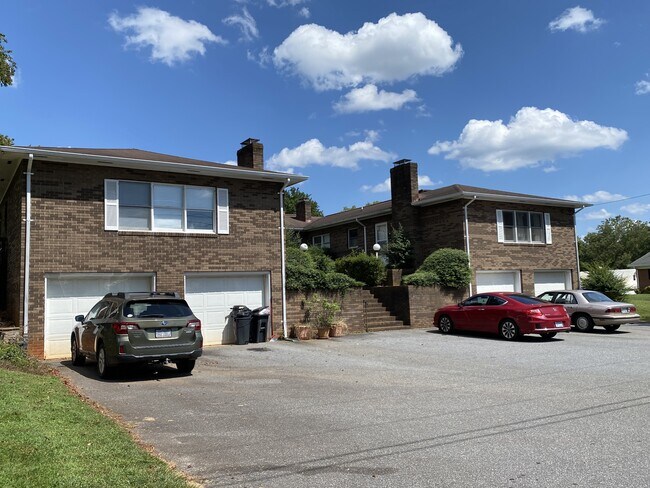 Building Photo - 129 Stephens Dr