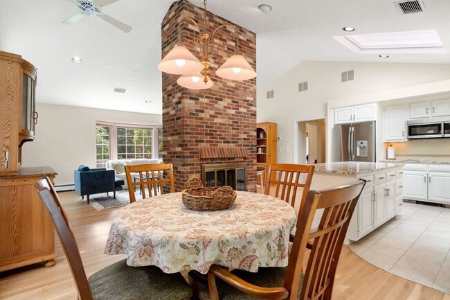Foto del edificio - 7 Deepwoods Dr