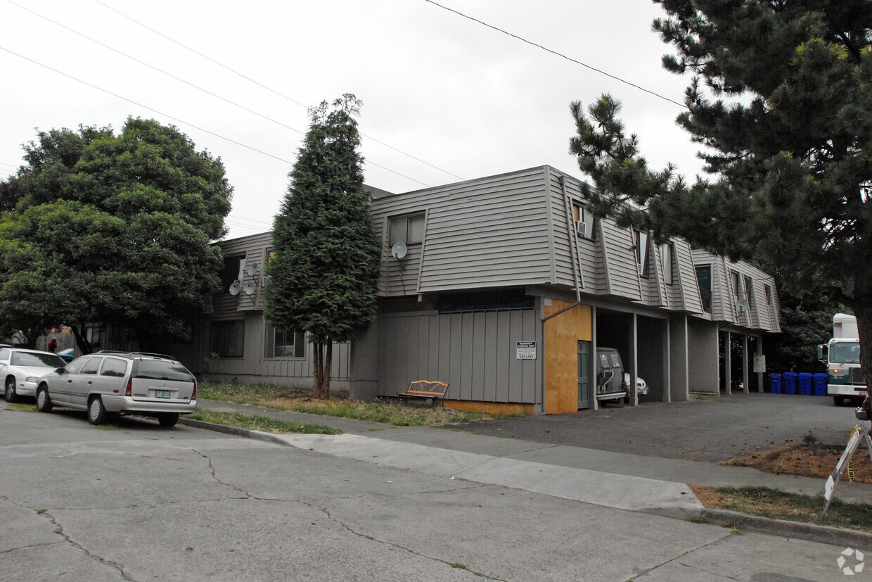 Primary Photo - 5332-5360 SE 17th Ave