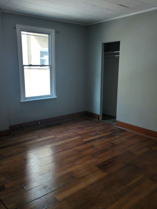 Building Photo - 623 S Connell St