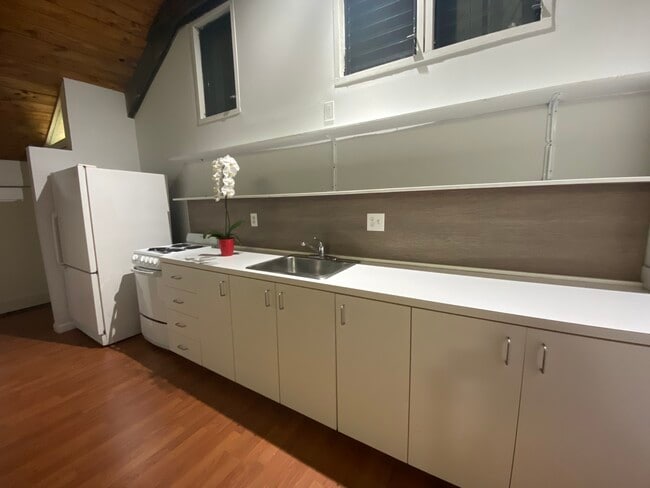 Building Photo - 6701 SW 67th Ave
