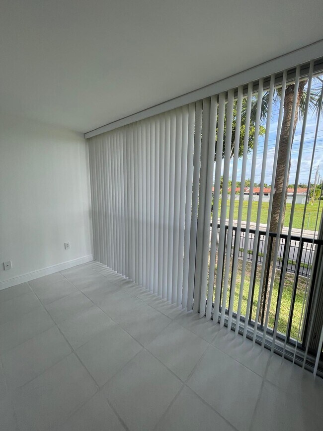 Foto del edificio - 9401 SW 4th St