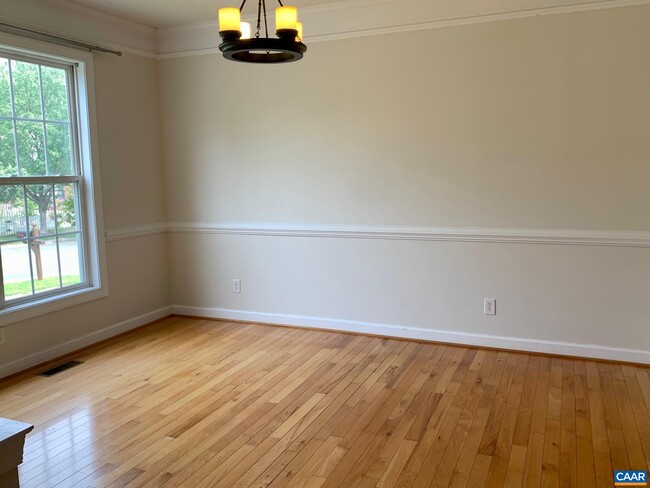 Building Photo - 1808 Clay Dr