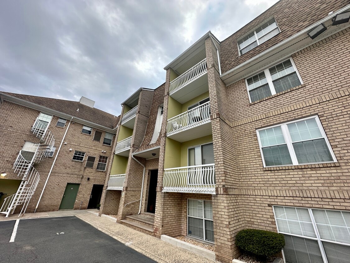 272 Walnut St Unit 9, Newark, NJ 07105 Condo for Rent in Newark, NJ