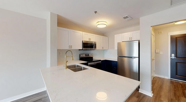 Building Photo - 9 On Canal